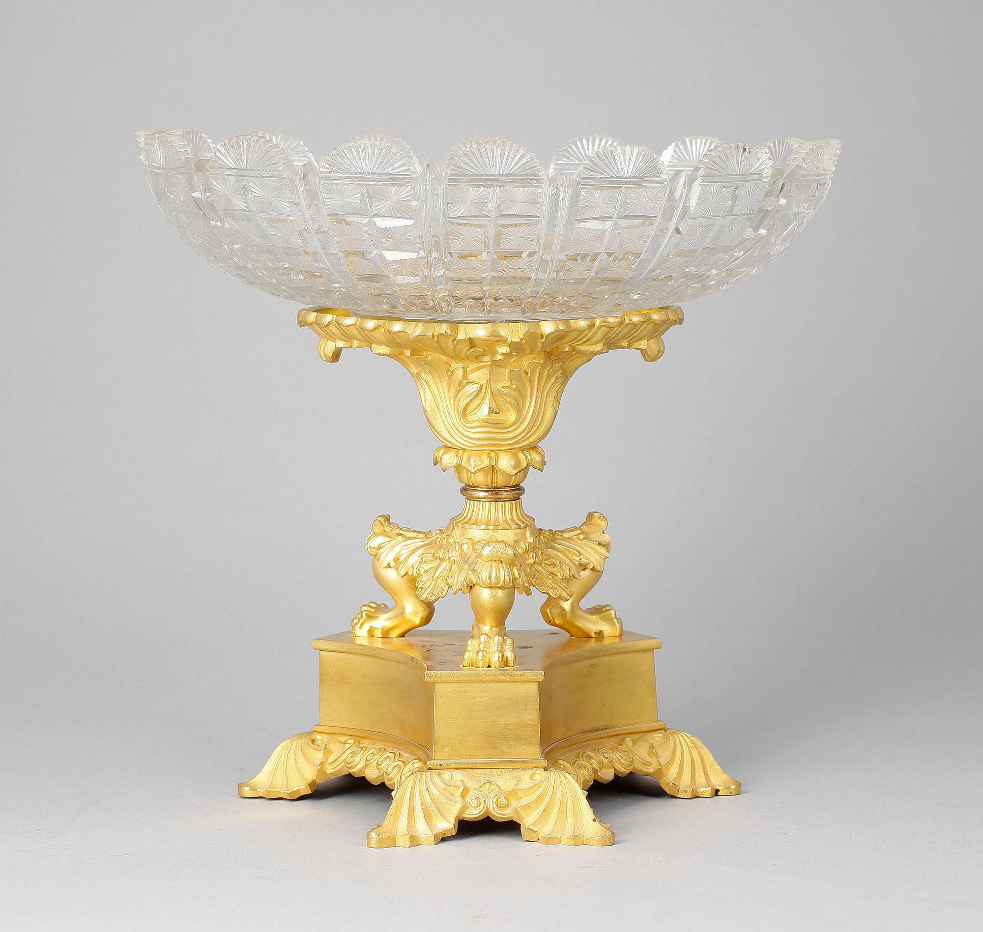 BORDSUPPSATS, glas samt mässing, senempir, 1800-talets första hälft/mitt.