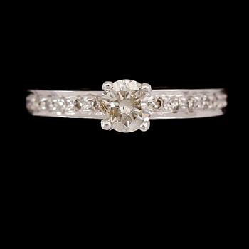RING, 14 k vitguld, briljantslipade diamanter tot ca 1.00 ct.