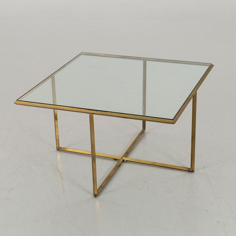 AN ITALIAN SOFA TABLE, second half of 20th century.