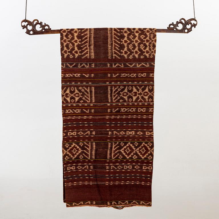 TYG Ikat antik Ketak Naitelo Lembata Indonesien ca 211 x 54 cm (dubbelt) med stång.
