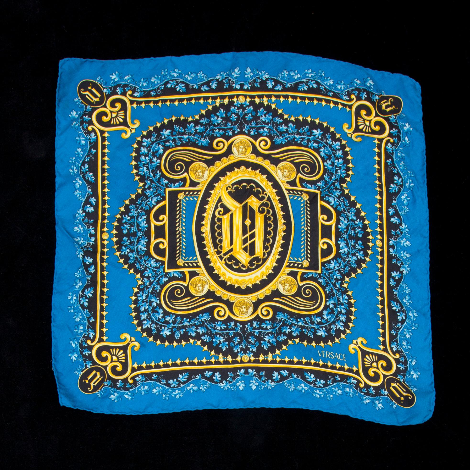 SCARF, Versace.