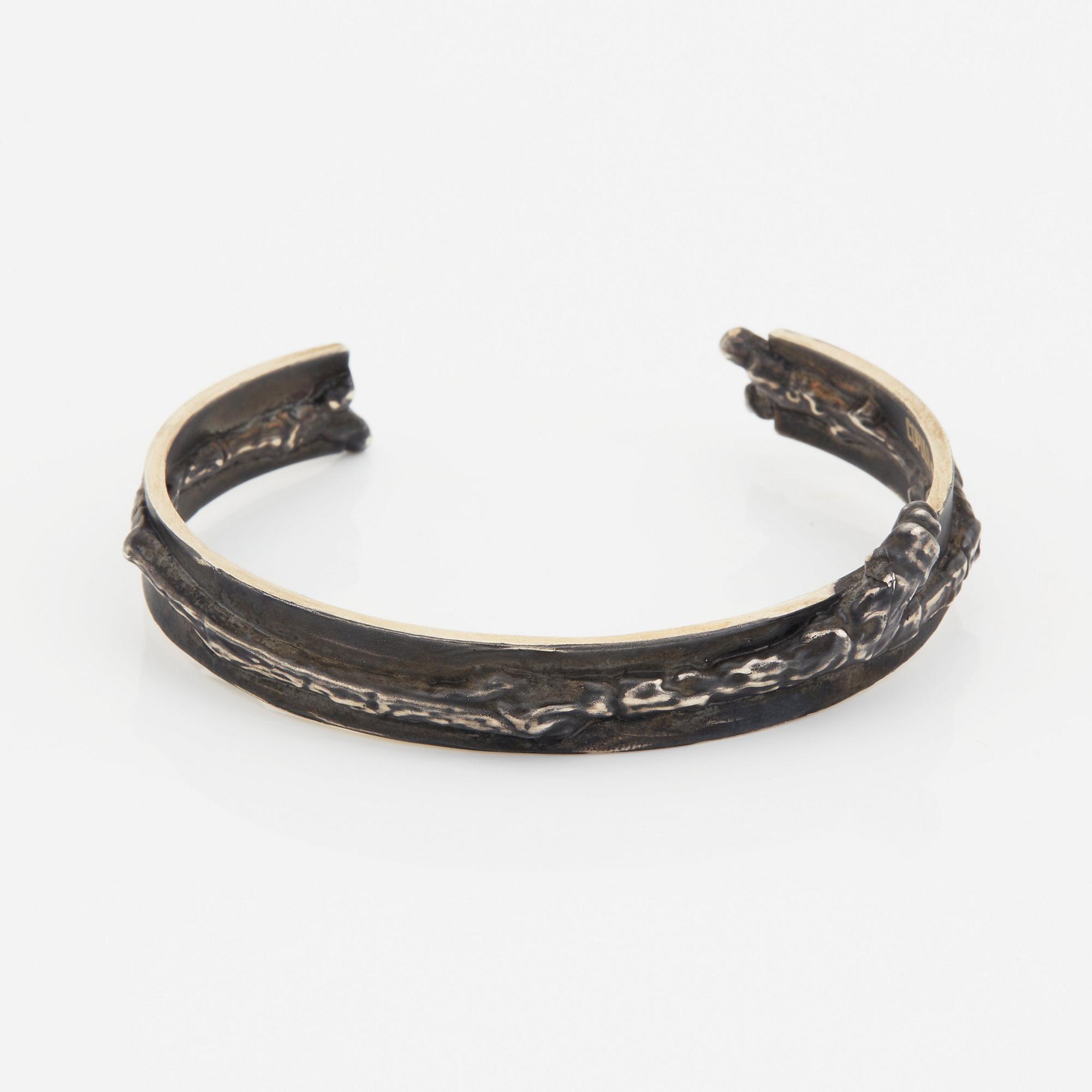 Copula, silver, två armband och en ring.