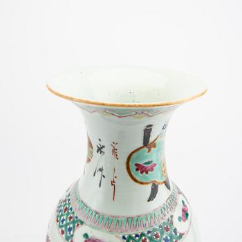 A Chinese porcelain vase 20th/21st century.
