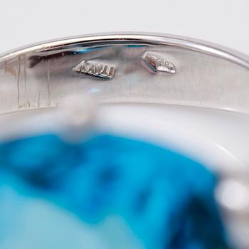 RING, blå topas samt diamanter.