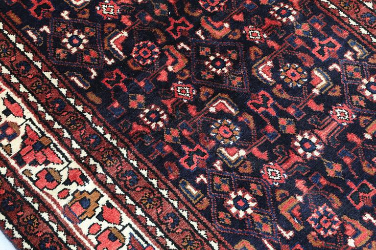 A Hamadan runner, approx. 420 x 110 cm.