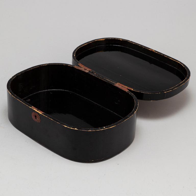A Japanese tray and lidded box, lacquer, Meiji (1868-1912).