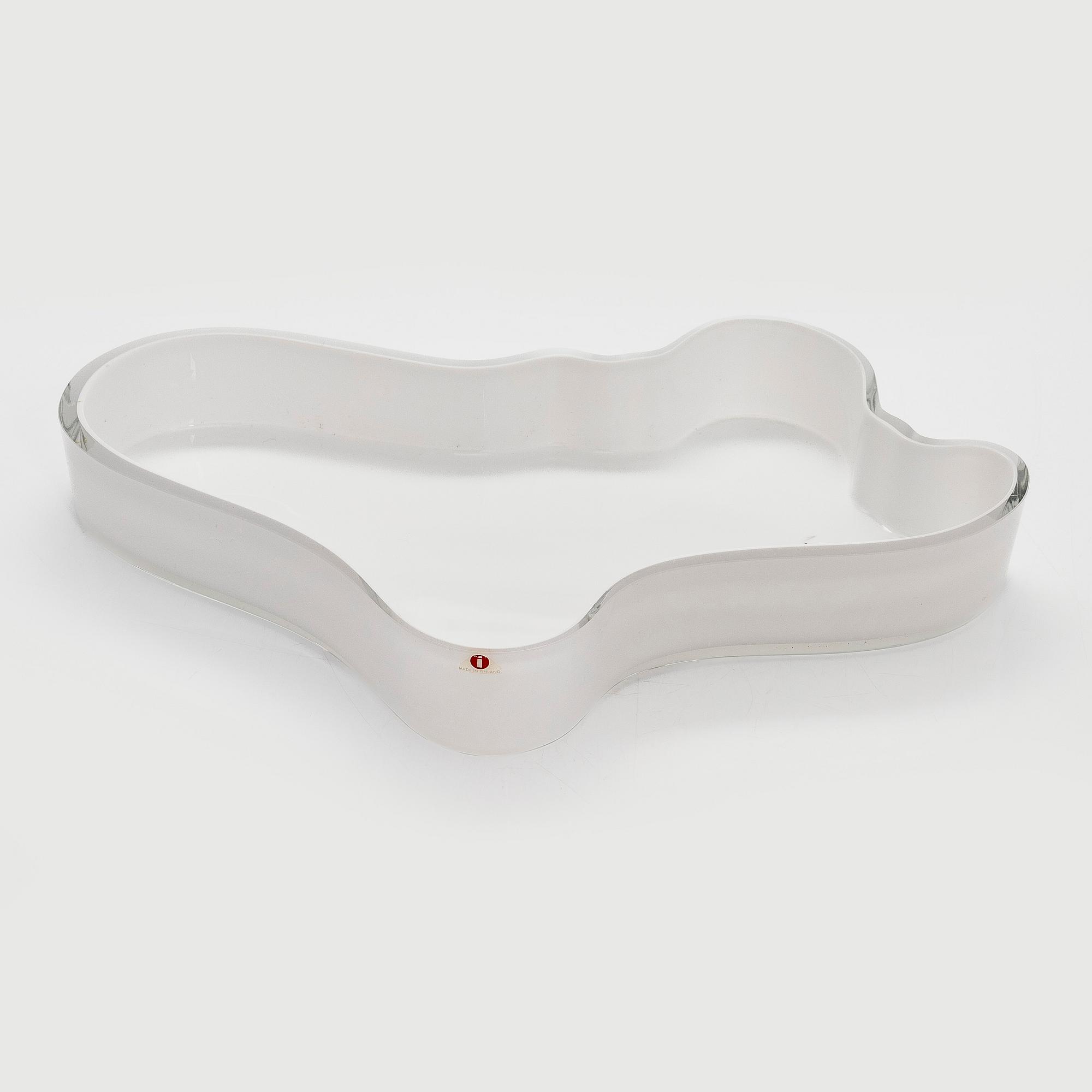 Alvar Aalto, A '3028' dish signed Alvar Aalto Iittala, 89/1985.