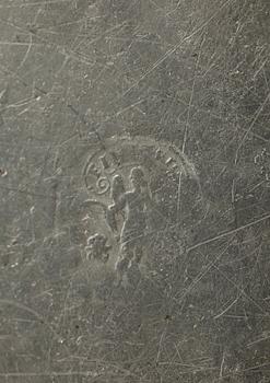 FAT, 5 st, tenn, bl a 1700/1800-tal, otydliga stämplar.