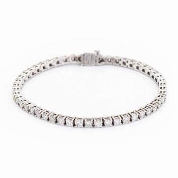 Tennisarmband, 14K vitguld och briljantslipade diamanter.