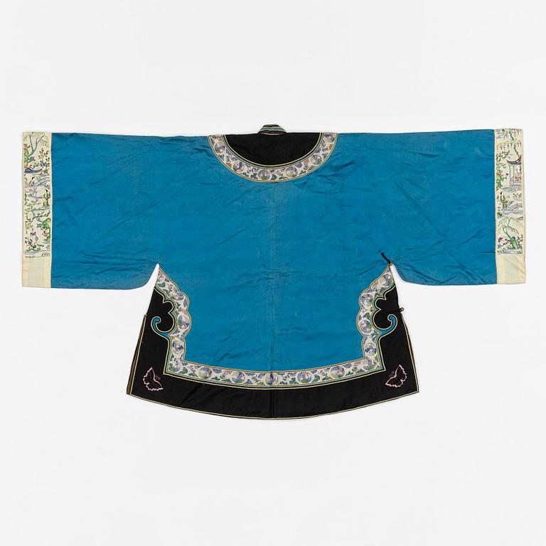 A female silk robe/over coat for winter, Qing dynasty, 19th century.