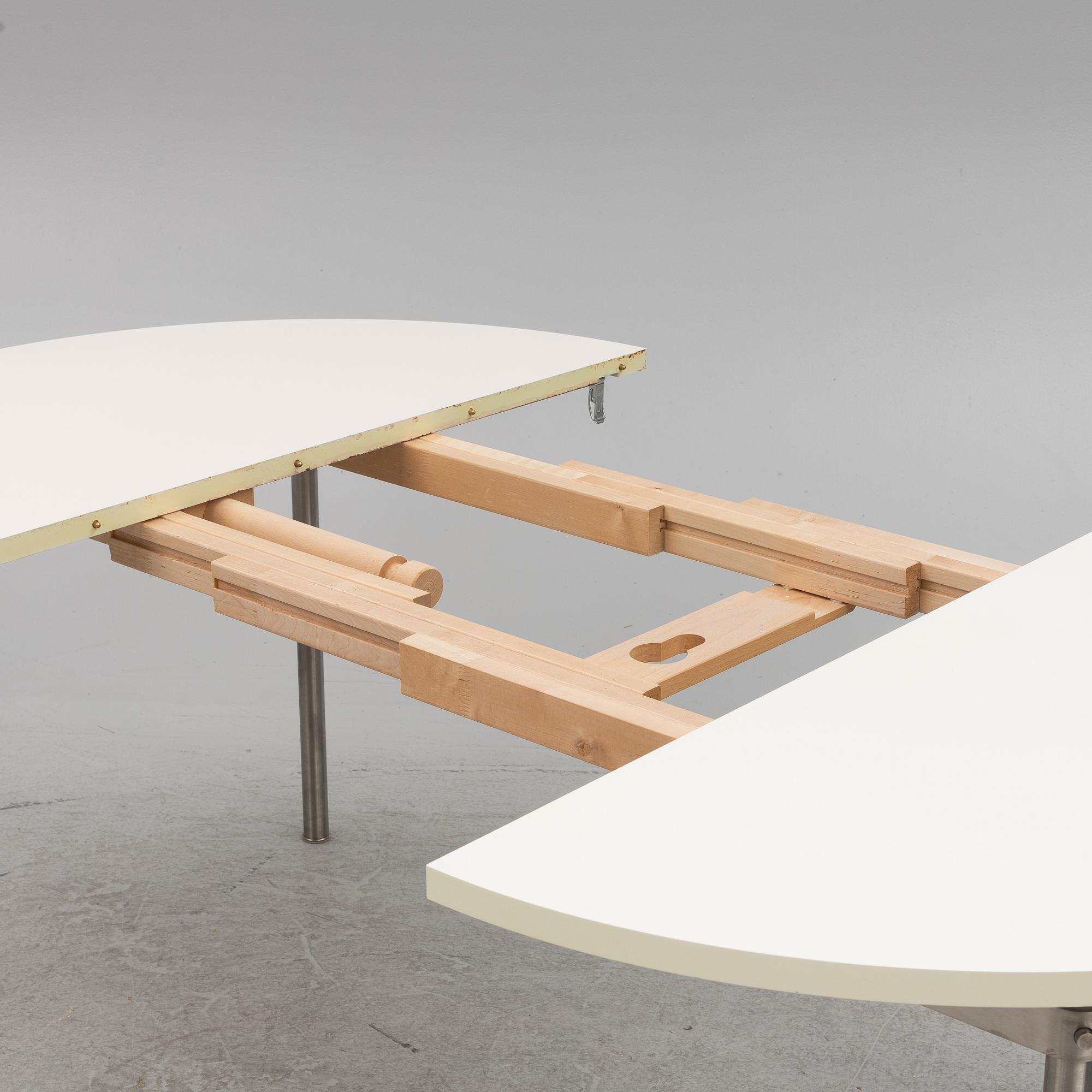 Hans J. Wegner, a dining table, 'CH 388', Carl Hansen & Son.