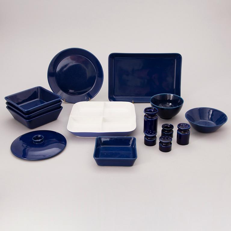 A 9 + 6-piece set of Kilta / Teema porcelain by Arabia, Finland.