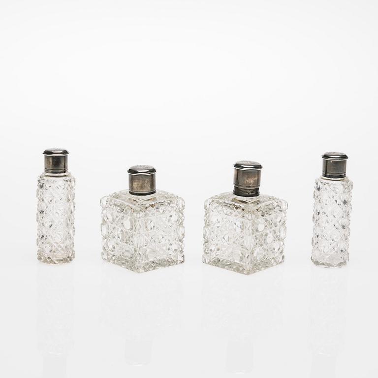 PARFYMFLAKONGER, 2+2 st, glas och silver, sannolikt Ryssland, 1900-talets början.