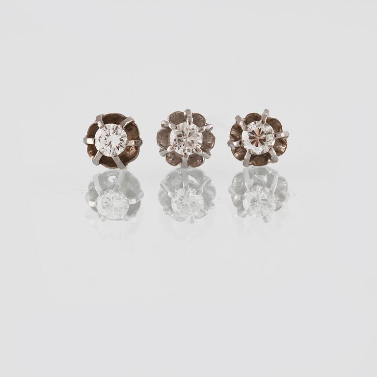ÖRHÄNGEN, 3 st, 18K vitguld med briljantslipade diamanter ca 0.51 ct. Vikt 2,6 gram.