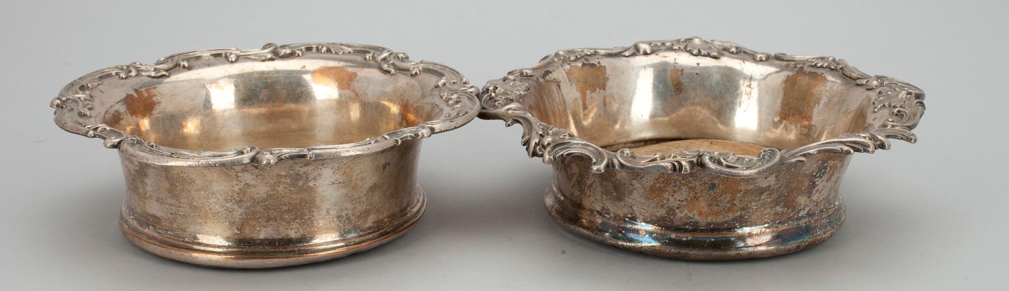 VINCOASTERS, 2 st, försilvrad koppar samt trä, 1800-tal.