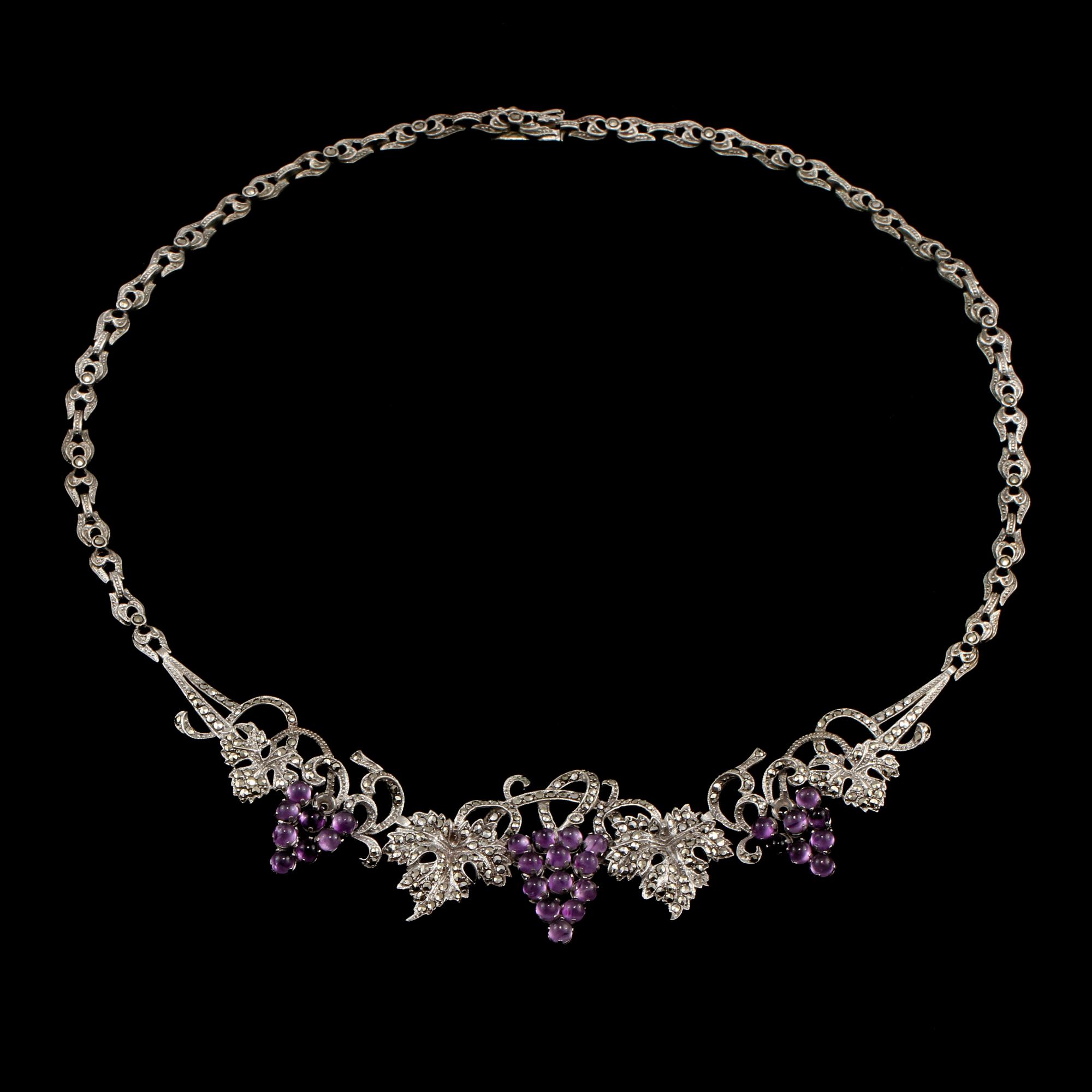 COLLIER, silver samt troligtvis cabochonslipade ametister samt markasiter, importstämplat. Vikt 31 g.