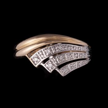RING, 14K guld, diamanter. Vikt ca 1,6 g.