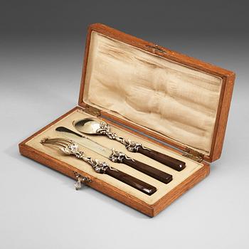 610. A set of three Russian 19th century parcel-gilt and jasper travel-cutlery, marks of Sasikow, Moscow 1847.