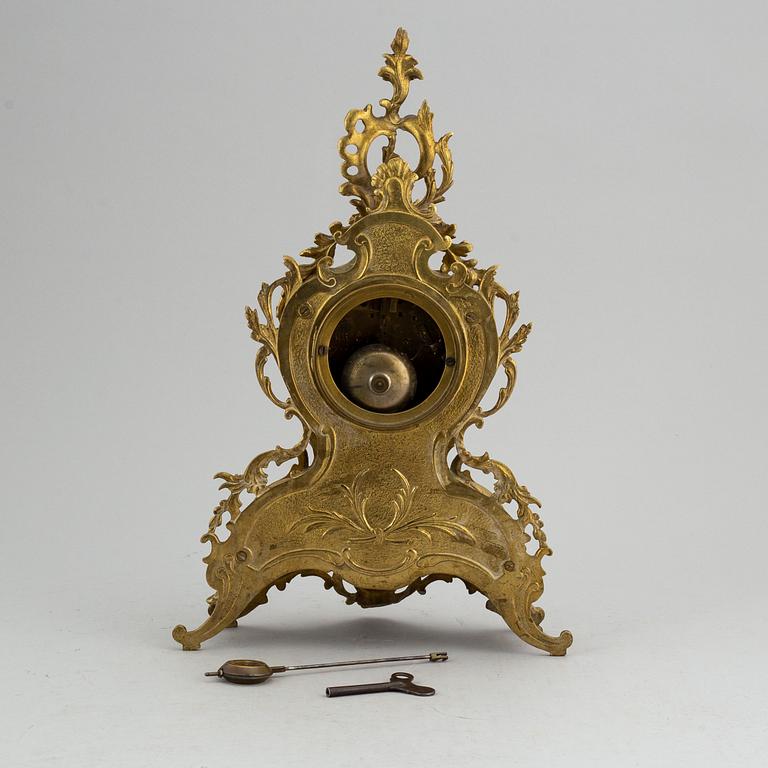 BORDSPENDYL, rokokostil, 1900-talets första hälft.