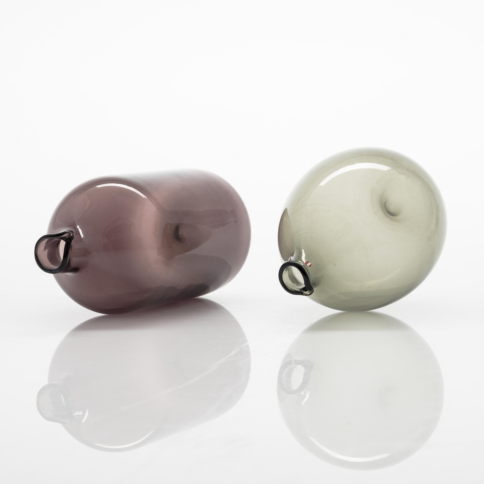 Timo Sarpaneva, a "Bird bottel" and a bottle "i 400". ISigned Timo Sarpaneva Iittala.