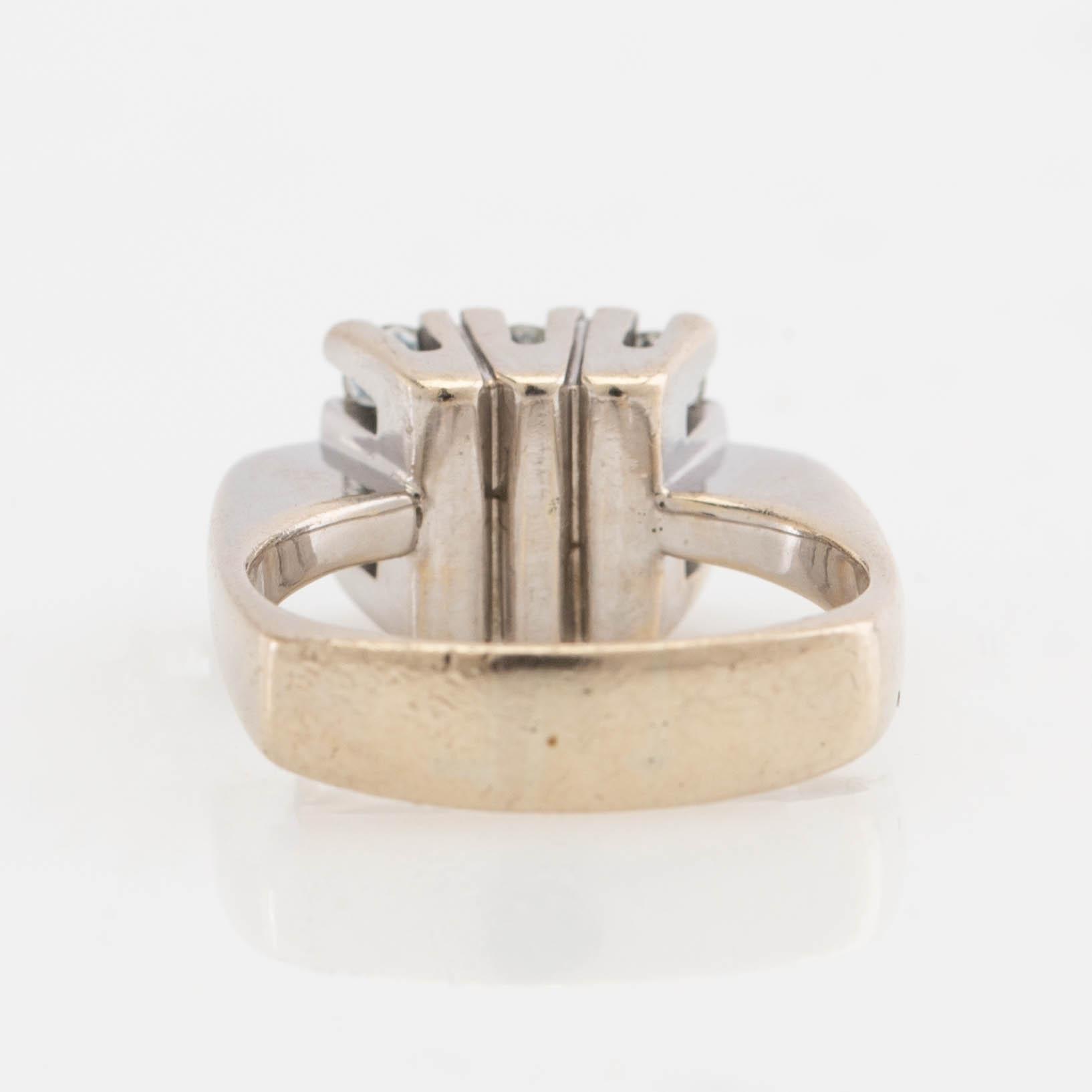 Ole Lynggaard, ring, 14K guld med runda brilliantslipade diamanter.