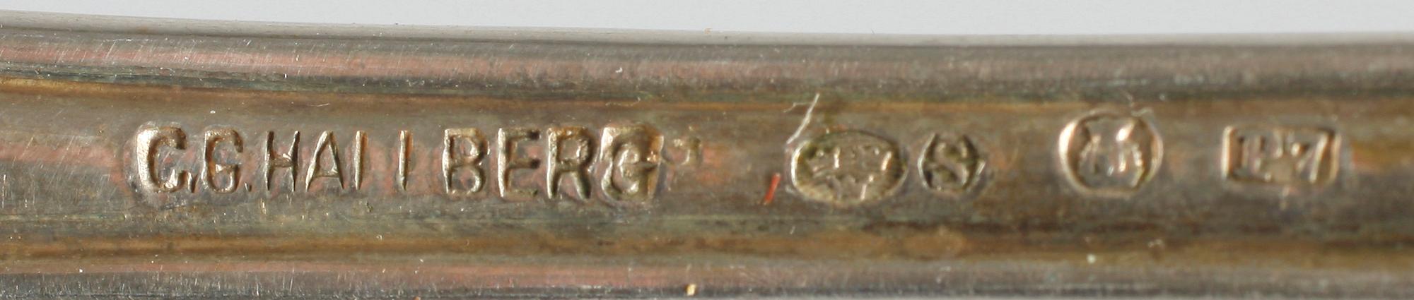 BESTICKSUPPSÄTTNING, silver, 242 delar, i schatull. "Chippendale", CG Hallberg, Stockholm, 1917.