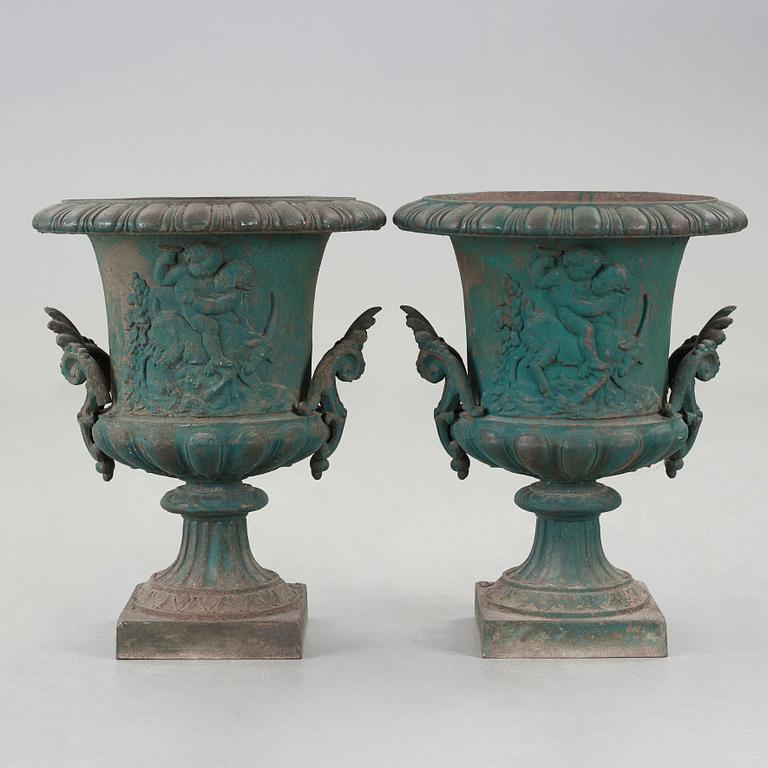 A pair of cast iron garden urns J&C G Bolinder No 24, around year 1900.