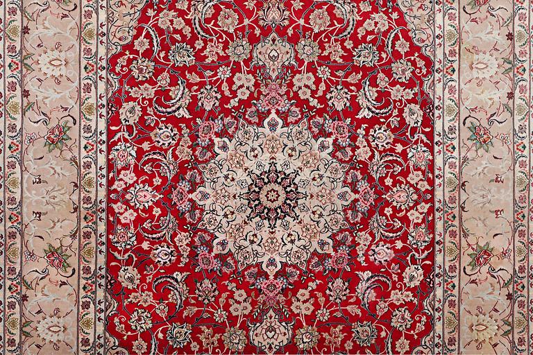 A carpet, Esfahan, part wilk, c. 298 x 206 cm.