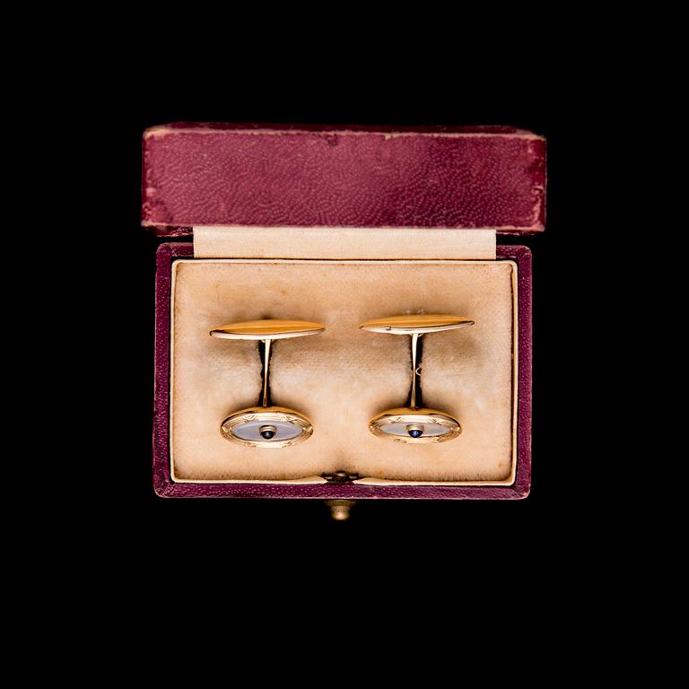 MANSCHETTKNAPPAR, guld 14K, pärlemor, safirer. 1900-talets mitt. Vikt 4,7 g.
