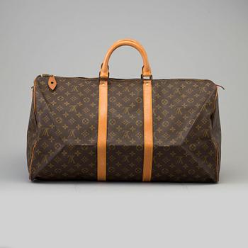 a Louis Vuitton 'Keepall 55' bag.