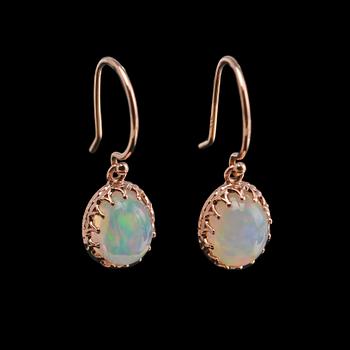 531. KORVAKORUT, Etiooppialaisia opaaleja 3.42 ct. 14K rosekultaa.