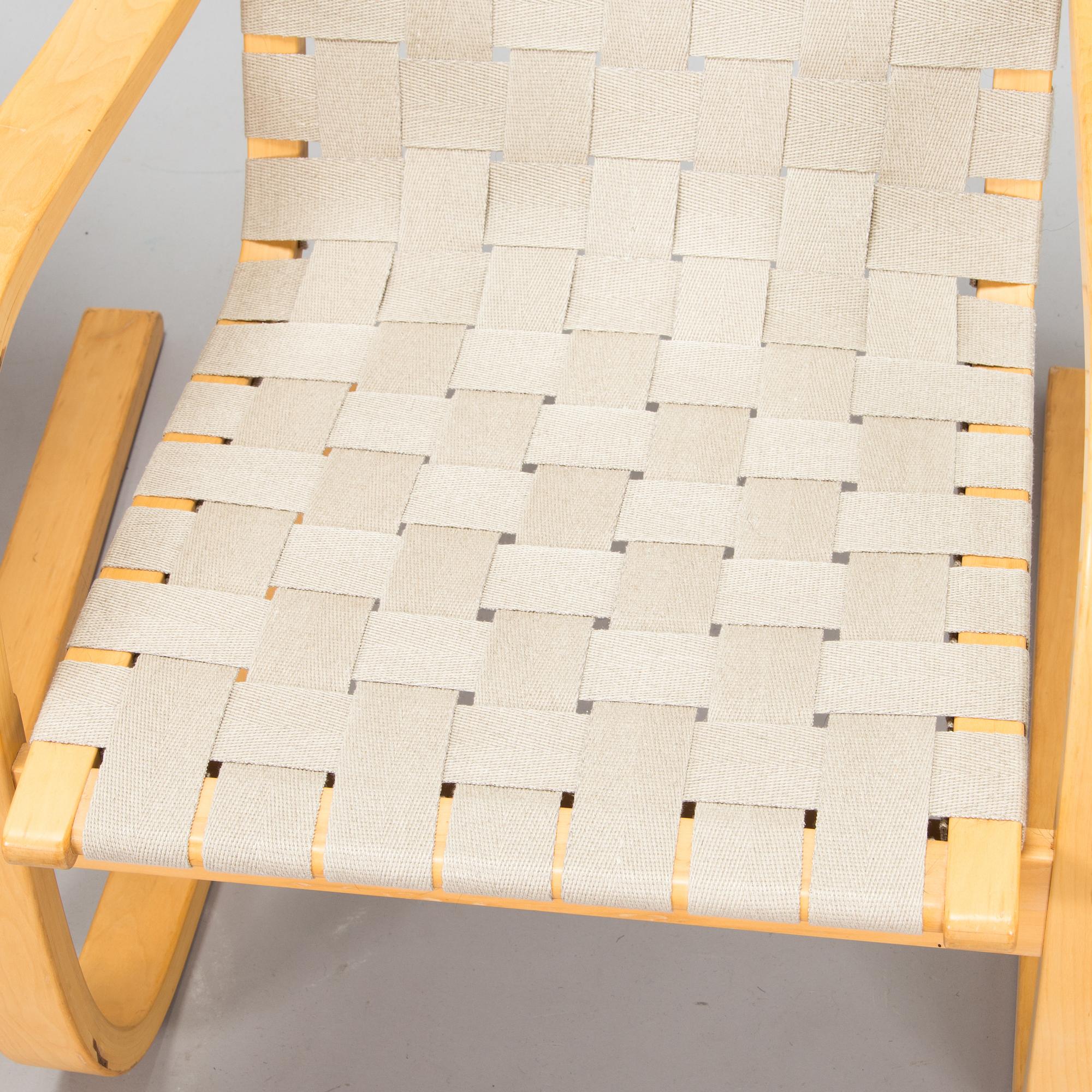 Alvar Aalto, fåtöljer, ett par, modell 406 för Artek, 1980-tal.