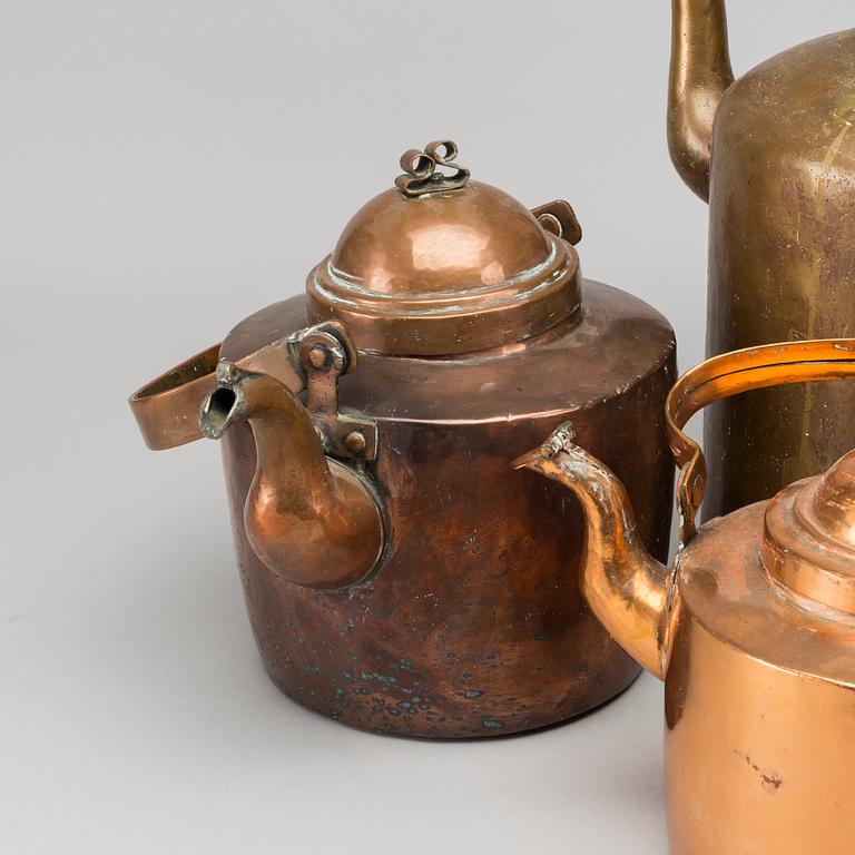 A SET OF 3+1 COPPER POTS FROM 19TH CENTURY.