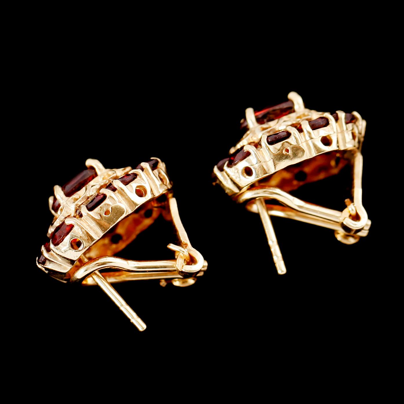 GARNITYR, 3 delar, 18 k guld, granater.