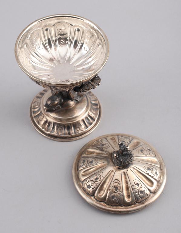 LOCKSKÅL, silver, svenska importstämplar, 1800-talets andra hälft. Vikt ca 301 gram.
