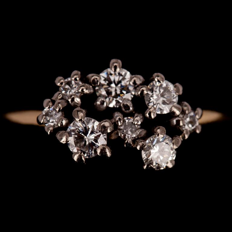 RING, Briljantslipade diamanter ca 0,40 ct. 18K guld. A. Tillander, Helsingfors 1970. Vikt 4.4 g.