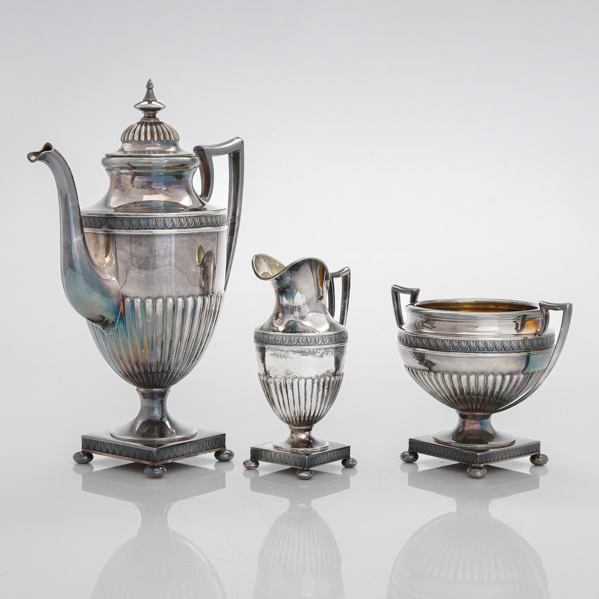 Kahvikalusto, 3 osaa, hopeaa, Kultateollisuus Oy, Turku 1966.