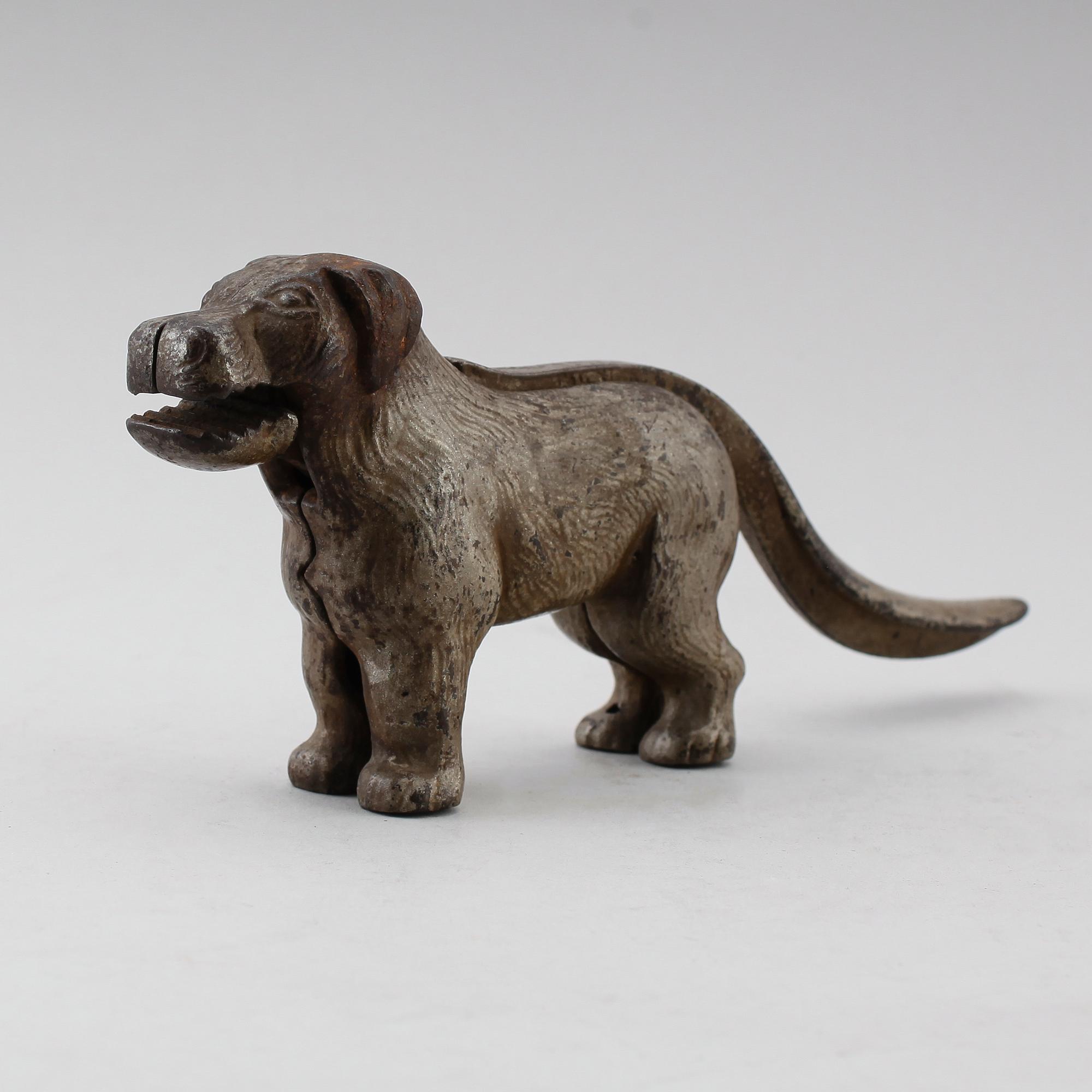NÖTKNÄPPARE, målad metall, 1800-tal.