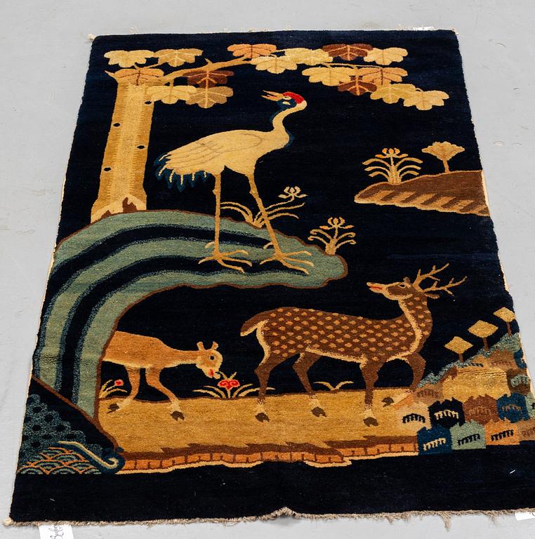 A RUG, semi-antique Baotou, China, ca 165 x 87 cm.