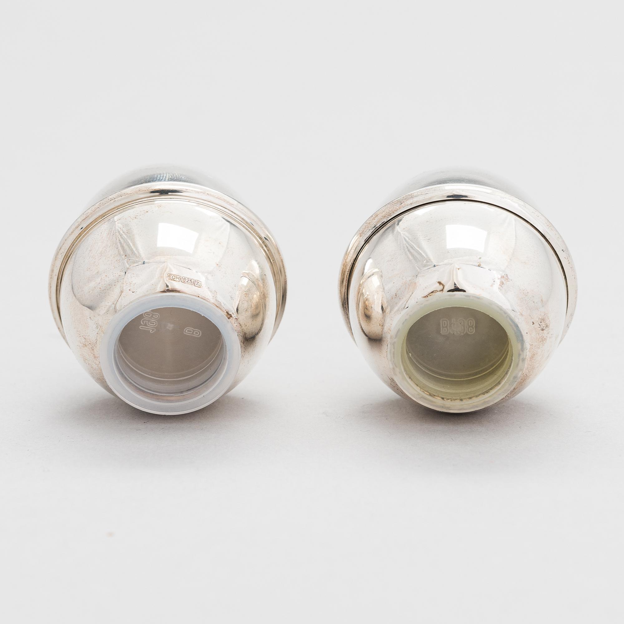 Pekka Piekäinen, A pair of salt and pepper casters made of sterling silver. Platinoro, Turku.