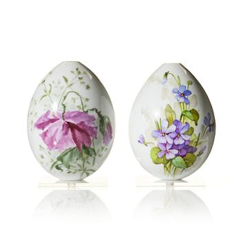 Two Russian porcelain Easter Eggs, circa 1890-1900, presumably Imperial porcelainmanufactory, St Petersburg.