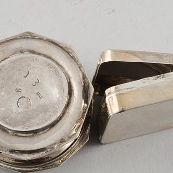 PARTI SILVER, 4 delar, importstämplade, 1900-tal respektive Håkan Holmqvist, Borås, 1815. Vikt 440 g.
