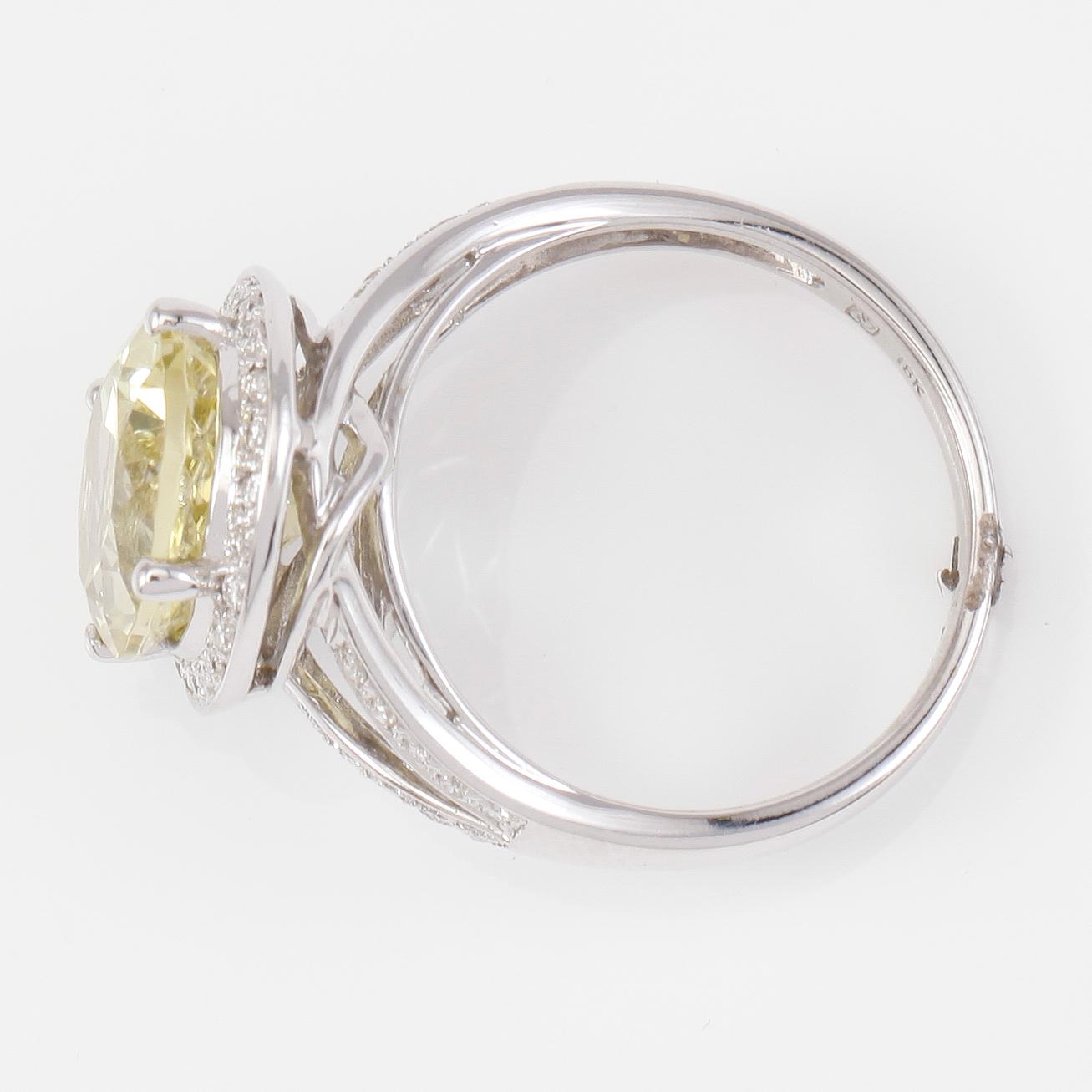 RING, 18K vitguld, diamanter tot ca 0.20 ct. och gul kvarts.