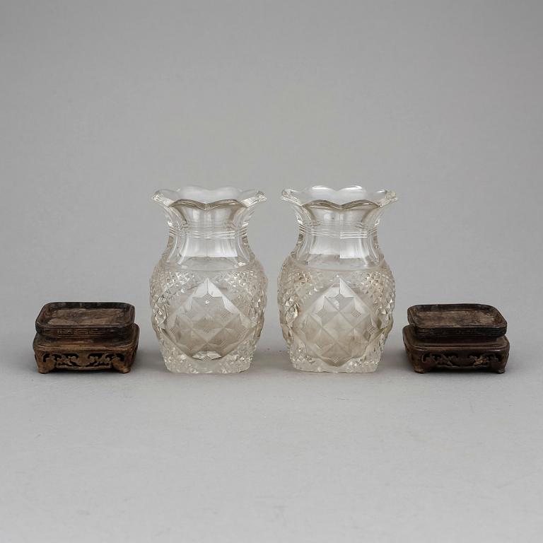 VASER, ett par, glas. Kina för europeisk marknad. 1900-tal.