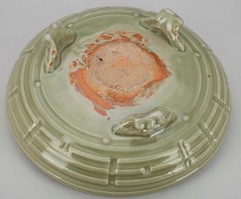 SKÅLFAT, keramik, celadonglasyr, Ming dynastin (1368–1644).