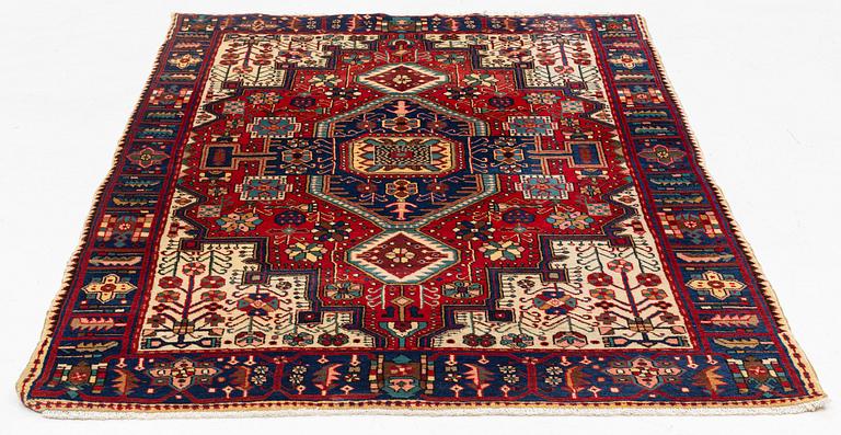 Rug, possibly Karadja, approx. 215 x 142 cm.