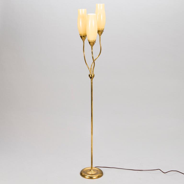 MAURI ALMARI, a mid 20th century '62046' floor lamp for Idman. Finland.