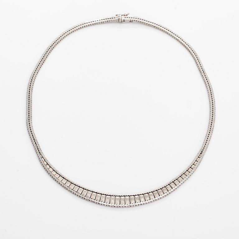 A 14K white gold necklace. Finnish import marks 1979.