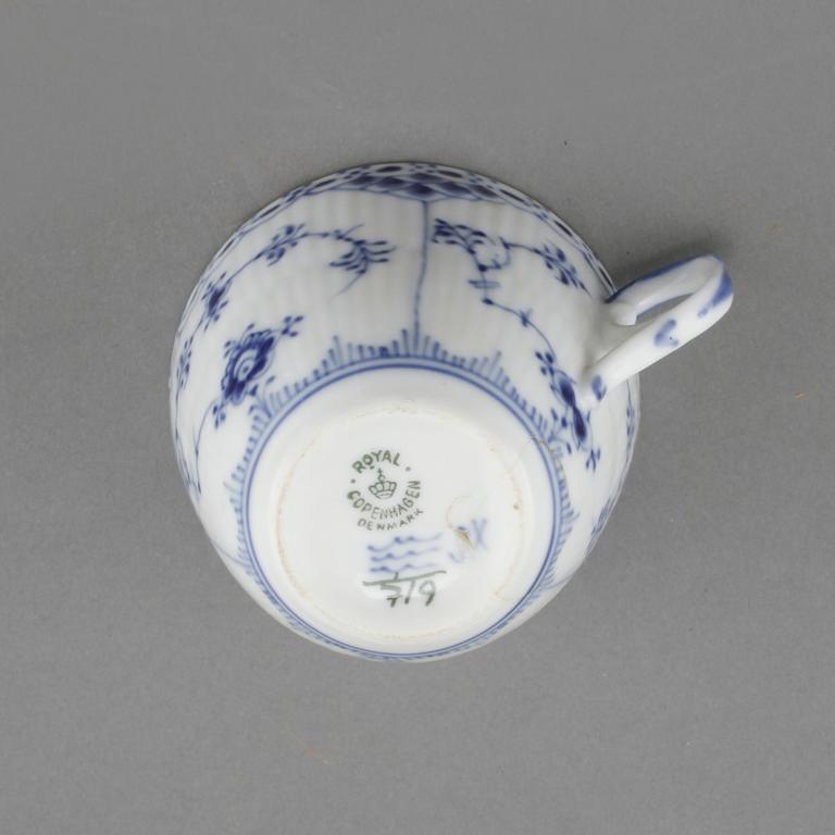 SERVISDELAR, 27 st, porslin, "Musselmalet", Royal Copenhagen, Danmark, 1900-talets andra hälft.
