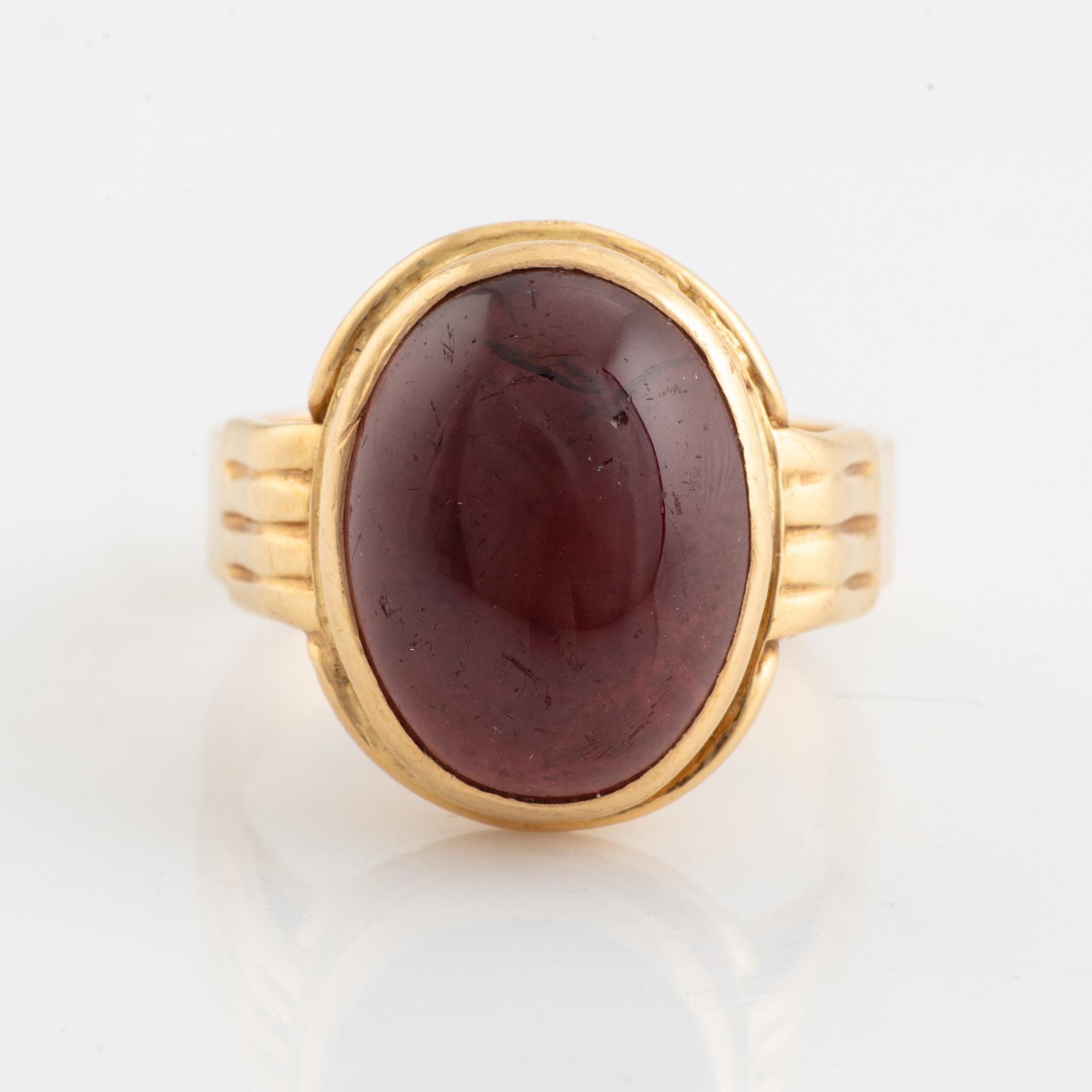18K gold and cabochon cut garnet ring.